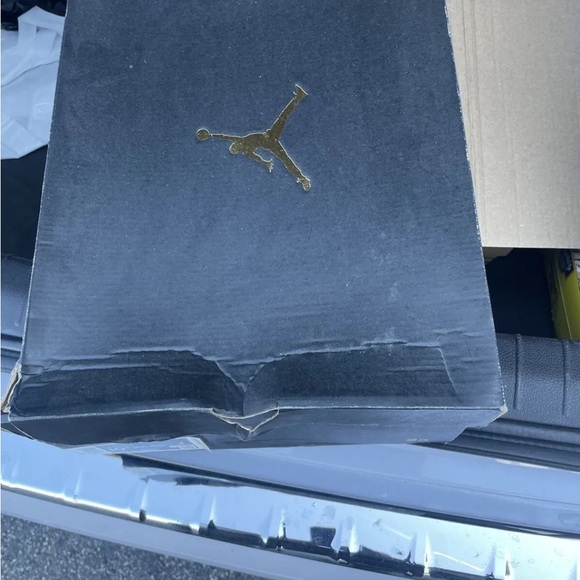 White and red color 2 1/2 size men - Picture 3 of 5